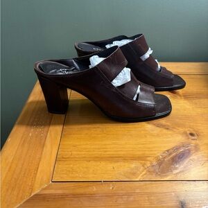 Enzo Angiolini Brown Heels with Leather Finish